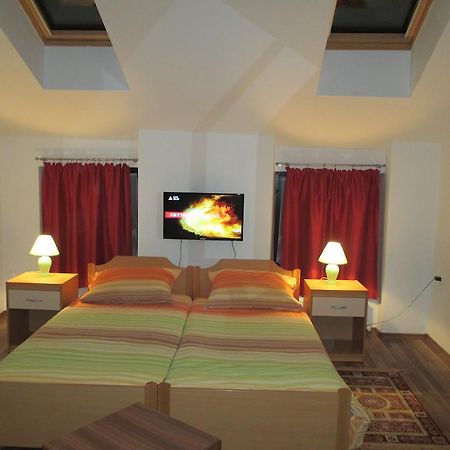 Studio Brnat Apartment โคบาริด ห้อง รูปภาพ
