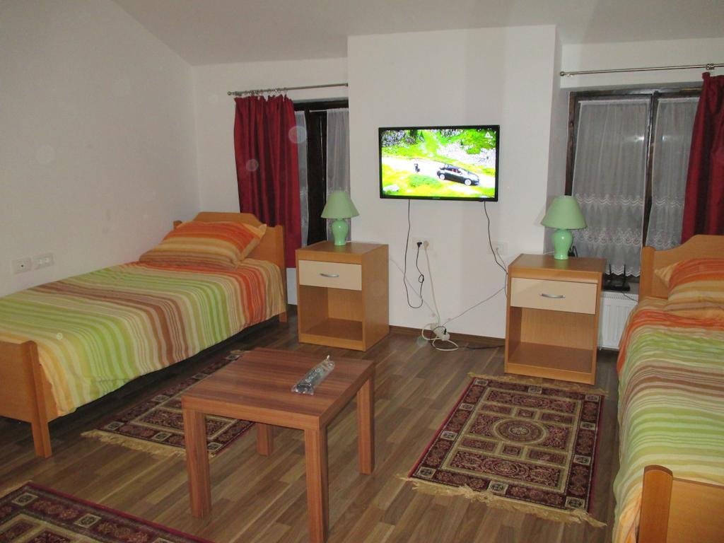 Studio Brnat Apartment โคบาริด ห้อง รูปภาพ
